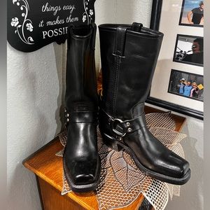 NWOT FRYE WOMEN’S Black Harness 12R SIZE 7M